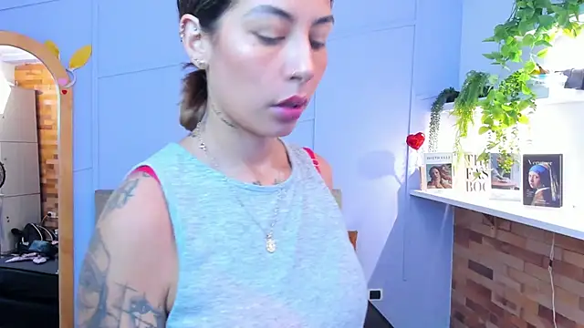 Georgina-coule online show from 10/21/25, 01:23