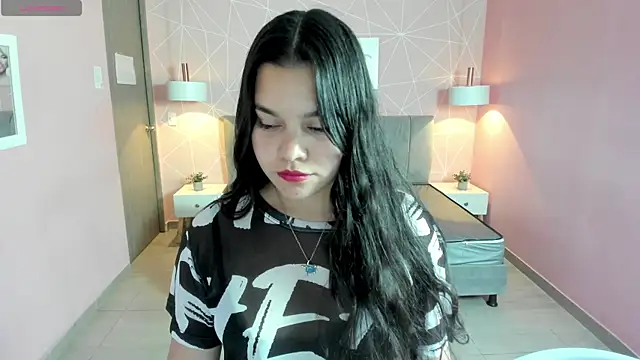 Snapshot of zara__sweet chatting on 02/08/25, 12:06 zara sweet online show from 02/08/25, 12:06