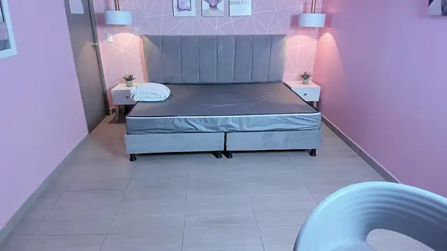 Snapshot of zara__sweet chatting on 02/14/25, 12:36 zara sweet online show from 02/14/25, 12:36