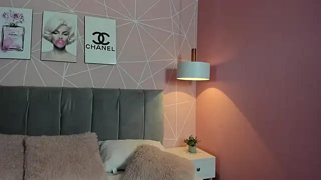 Snapshot of zara__sweet chatting on 02/14/25, 03:36 zara sweet online show from 02/14/25, 03:36