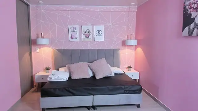 Snapshot of zara__sweet chatting on 09/24/25, 01:03 zara sweet online show from 09/24/25, 01:03