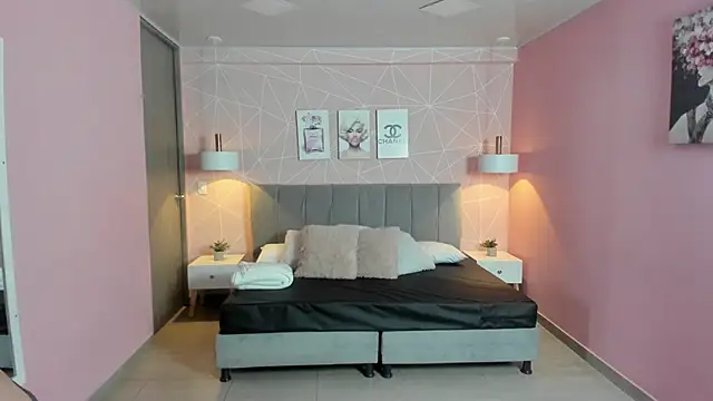 Snapshot of zara__sweet chatting on 10/06/25, 12:46 zara sweet online show from 10/06/25, 12:46