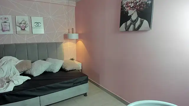 Snapshot of zara__sweet chatting on 10/16/25, 01:23 zara sweet online show from 10/16/25, 01:23