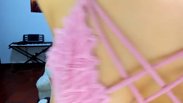 Snapshot of jessi_and_boy chatting on 11/22/25, 07:24 jessi and boy online show from 11/22/25, 07:24