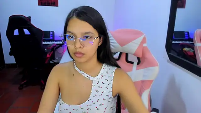 Snapshot of jessi_and_boy chatting on 11/24/25, 11:15 jessi and boy online show from 11/24/25, 11:15