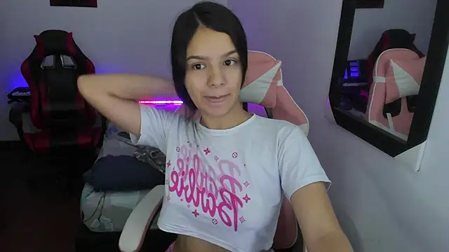 Snapshot of jessi_and_boy chatting on 12/02/25, 07:20 jessi and boy online show from 12/02/25, 07:20