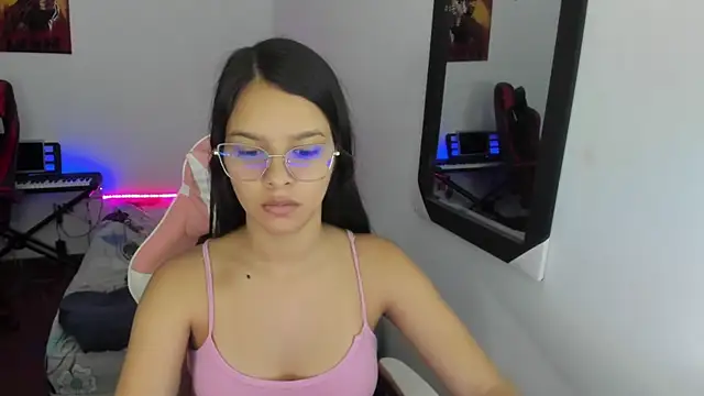 Snapshot of jessi_and_boy chatting on 12/14/25, 07:18 jessi and boy online show from 12/14/25, 07:18