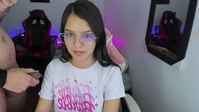 Snapshot of jessi_and_boy chatting on 12/15/25, 07:07 jessi and boy online show from 12/15/25, 07:07