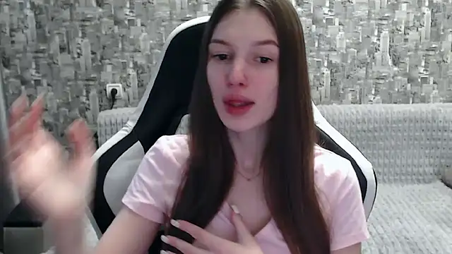 Snapshot of MissMiaCutie chatting on 02/11/25, 11:43 MissMiaCutie online show from 02/11/25, 11:43