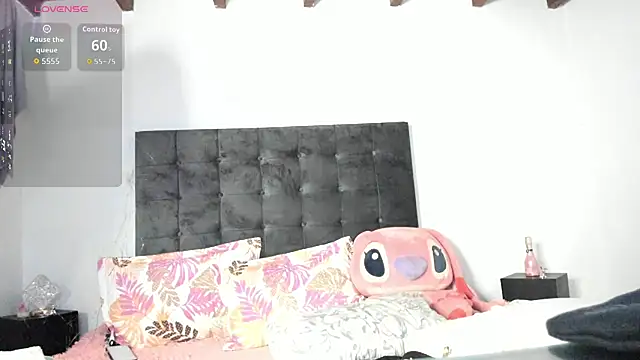 Snapshot of Kylie2211 chatting on 10/24/25, 04:14 Kylie2211 online show from 10/24/25, 04:14