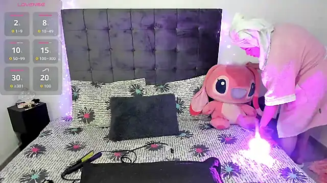 Snapshot of Kylie2211 chatting on 10/29/25, 01:52 Kylie2211 online show from 10/29/25, 01:52