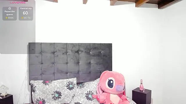 Snapshot of Kylie2211 chatting on 10/31/25, 11:44 Kylie2211 online show from 10/31/25, 11:44