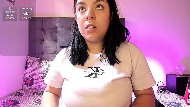 Snapshot of Kylie2211 chatting on 11/19/25, 05:24 Kylie2211 online show from 11/19/25, 05:24