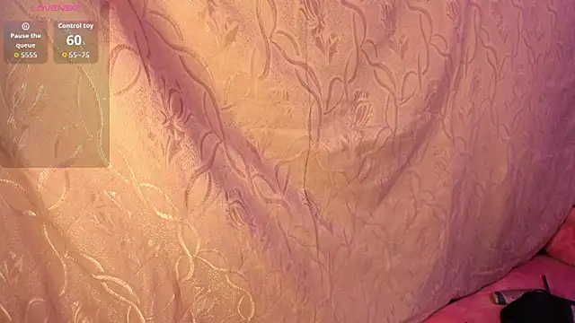 Snapshot of Kylie2211 chatting on 12/15/25, 11:53 Kylie2211 online show from 12/15/25, 11:53