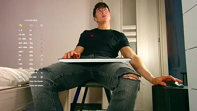 ChristianLevine  online show from 12/03/25, 04:49