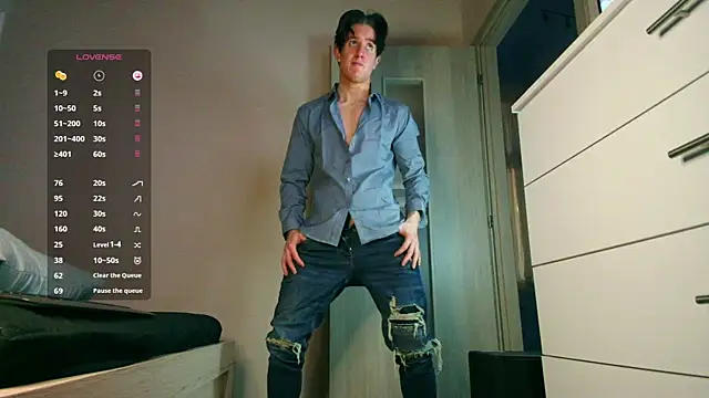 ChristianLevine  online show from 04/11/26, 08:13