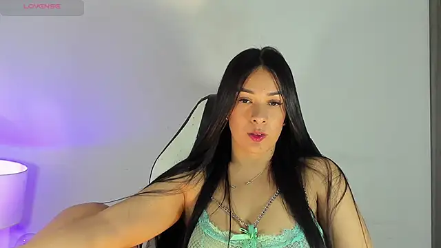 Snapshot of bella_hadid1_ chatting on 12/05/24, 05:37 bella hadid1  online show from 12/05/24, 05:37