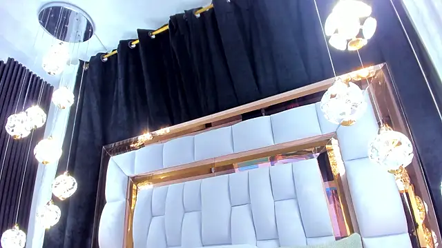 SarayRoyse online show from 10/30/25, 07:36