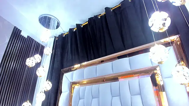 SarayRoyse online show from 11/30/25, 07:18