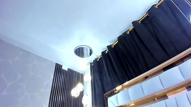 SarayRoyse online show from 12/04/25, 07:22