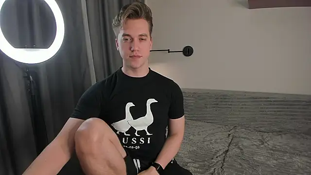 Snapshot of AustinButler chatting on 12/01/24, 07:58 AustinButler online show from 12/01/24, 07:58