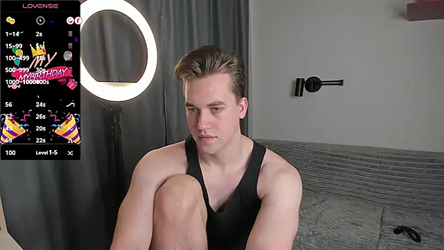 Snapshot of AustinButler chatting on 12/04/24, 09:13 AustinButler online show from 12/04/24, 09:13