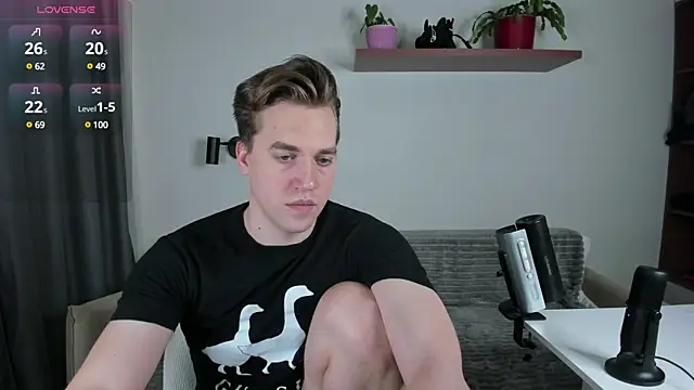 Snapshot of AustinButler chatting on 12/14/24, 07:46 AustinButler online show from 12/14/24, 07:46