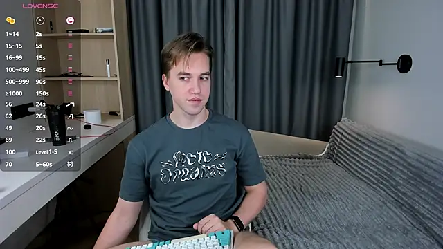 Snapshot of AustinButler chatting on 11/19/25, 09:37 AustinButler online show from 11/19/25, 09:37