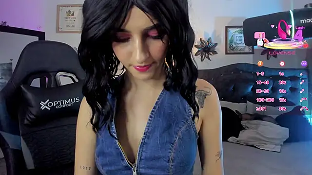 Snapshot of devlin_violett chatting on 10/01/25, 01:33 devlin violett online show from 10/01/25, 01:33