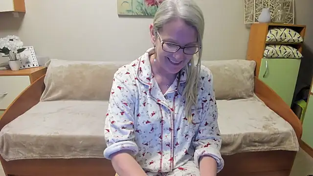 irinamaux online show from 03/15/25, 07:59