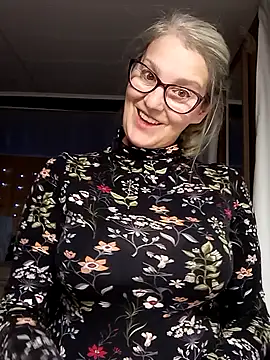 irinamaux online show from 09/28/25, 05:24