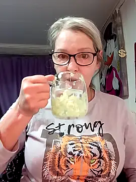 irinamaux online show from 02/19/26, 01:45