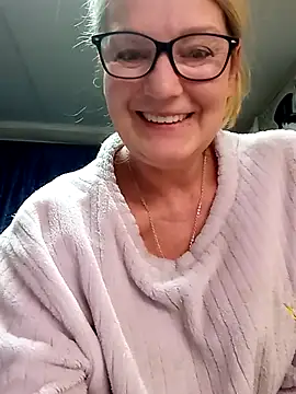 irinamaux online show from 04/11/26, 12:59