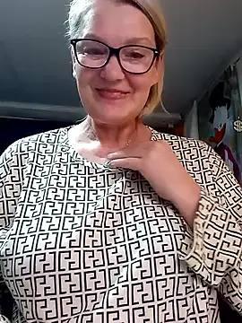 irinamaux online show from 04/12/26, 04:39