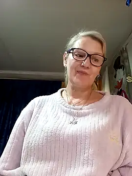 irinamaux online show from 04/22/26, 04:37