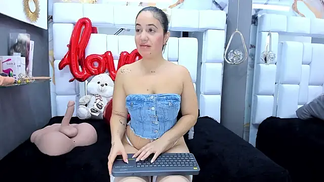 emily madrid online show from 02/15/25, 05:41
