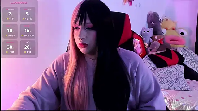 Snapshot of _Skie_ chatting on 02/07/25, 08:33 Skie online show from 02/07/25, 08:33