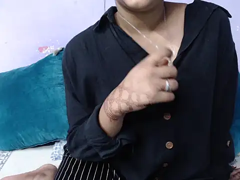 Freya nia online show from 10/27/25, 12:20