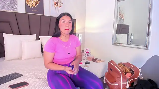 Sofi Perez  online show from 02/08/25, 11:33