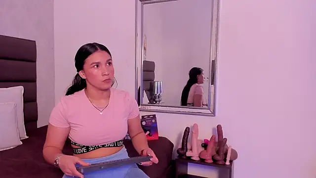 Sofi Perez  online show from 09/12/25, 11:10