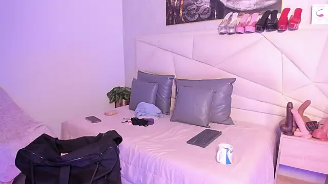 Sofi Perez  online show from 11/19/25, 11:10