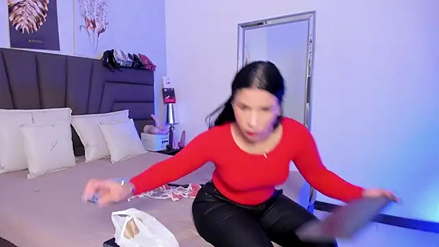 Sofi Perez  online show from 03/19/26, 11:14