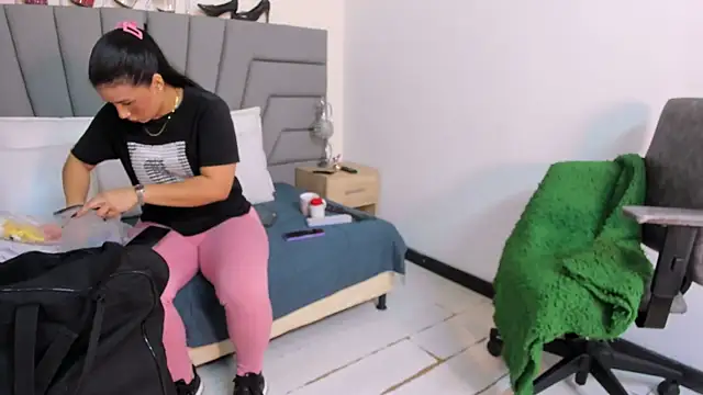 Sofi Perez  online show from 07/22/26, 11:13