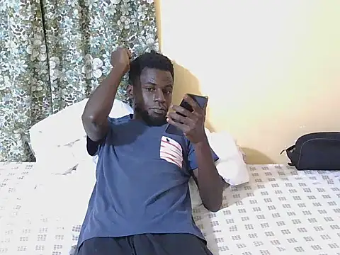 Snapshot of large_blackdick chatting on 09/22/25, 08:00 large blackdick online show from 09/22/25, 08:00