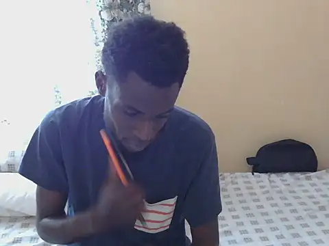 Snapshot of large_blackdick chatting on 09/23/25, 08:39 large blackdick online show from 09/23/25, 08:39