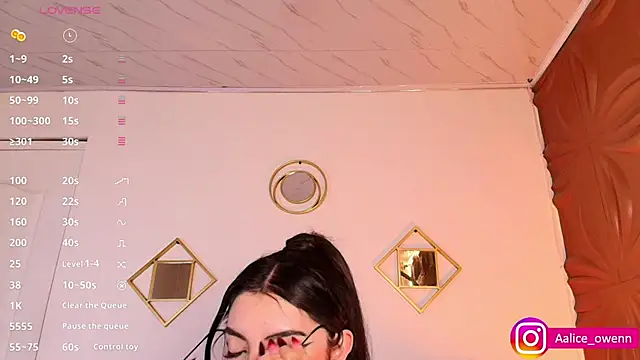 Aliceowenn online show from 03/20/25, 12:30