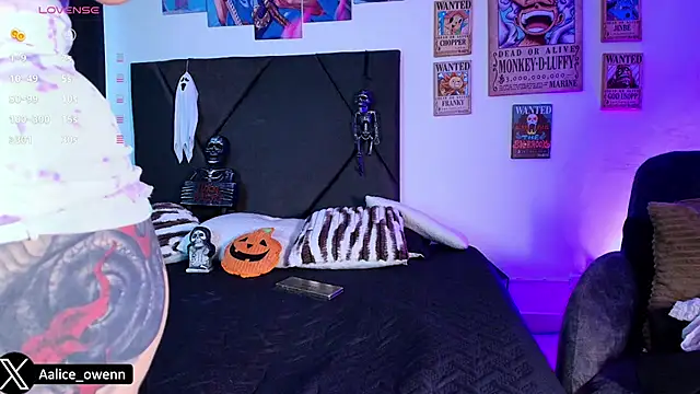 Aliceowenn online show from 10/22/25, 09:03