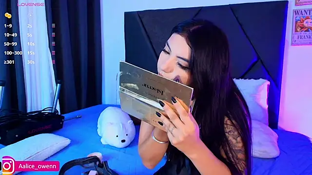 Aliceowenn online show from 11/12/25, 09:36