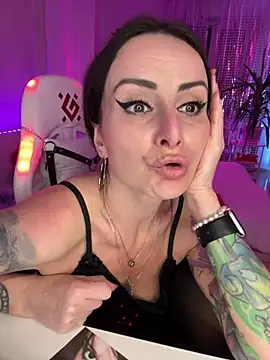 Snapshot of _AHHA_ chatting on 02/15/25, 08:44 AHHA online show from 02/15/25, 08:44