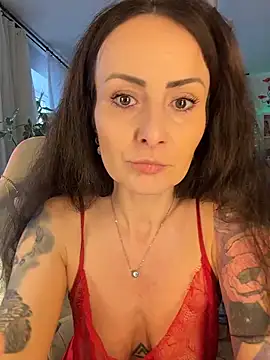 Snapshot of _AHHA_ chatting on 10/17/25, 09:34 AHHA online show from 10/17/25, 09:34